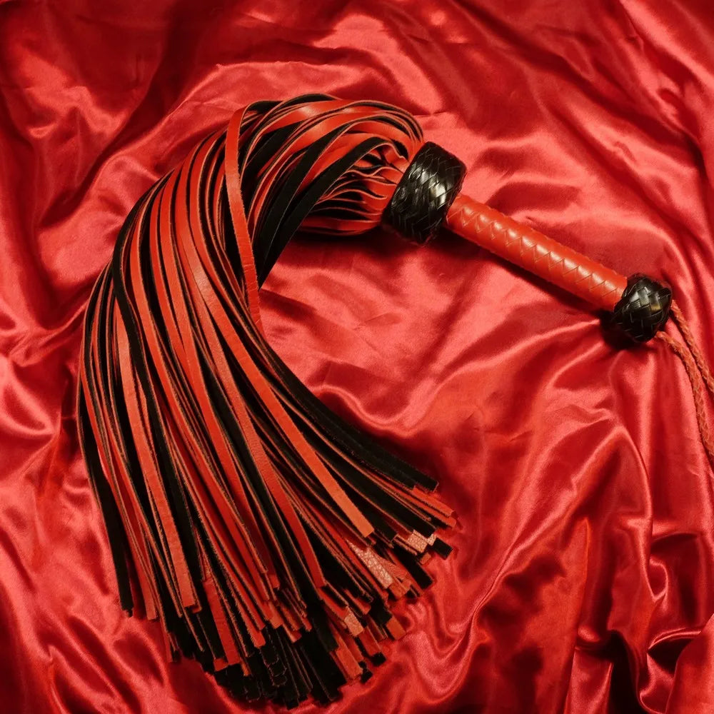 108-svansad läder flogger
