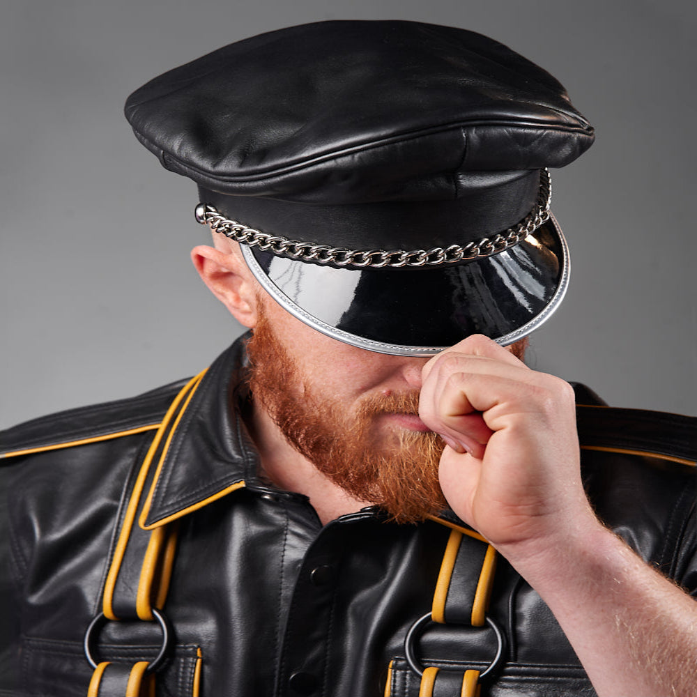Läderhatt med Kedja, 62