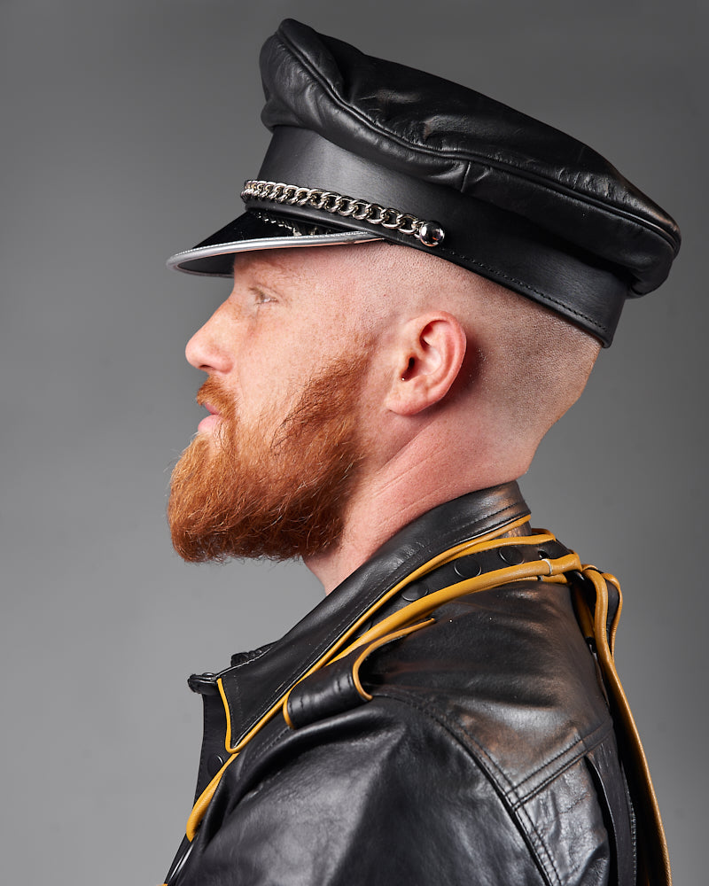 Läderhatt med Kedja, 62