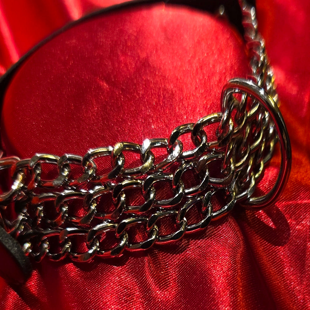 BDSM metallhalsband – Zado D-ring framtill närbild – 3 rader kromad kedjelänk för koppel och hänglås från Chambers of Loves sortiment