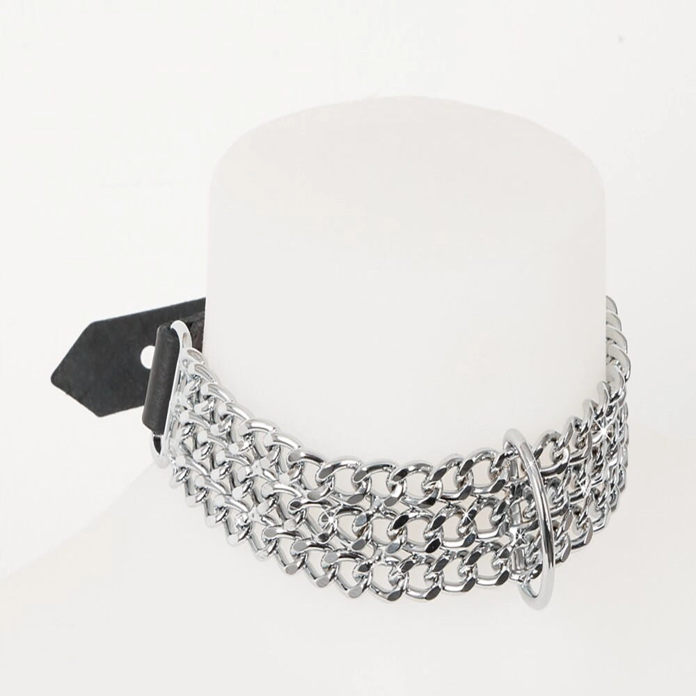 BDSM metallhalsband på skyltdocka – Zado halsband med D-ring – blank kromad kedjelänk och svart rem från Chambers of Loves sortiment