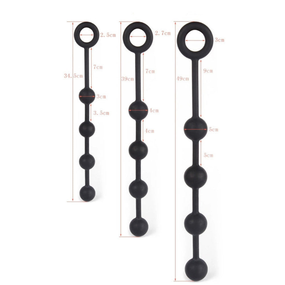 Fyra Kulors Anal Beads med måttangivelser – fyra stegrande silikonkulor med diameter och längd markerade, säkerhetsring i änden. Från Chambers of Love.