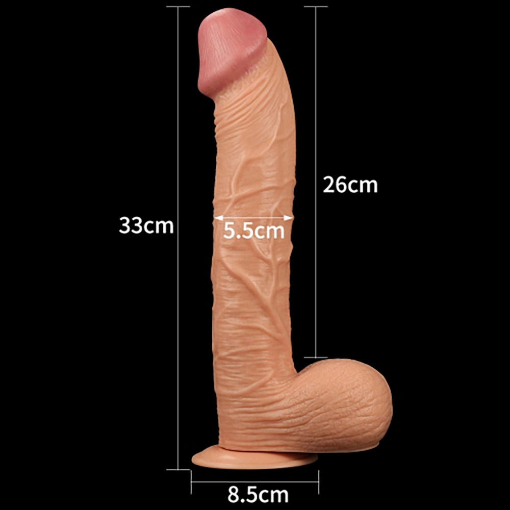 Realistisk dildo med pung LoveToy Legendary mått total längd 33 cm införbar 26 cm diameter 5,5 cm från Chambers of Love sortiment.
