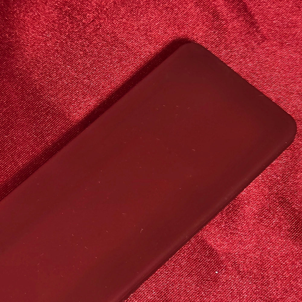 Detaljbild av röda Nätmönster silikon BDSM paddeln 33,5 cm med handtag och flexibel silikonyta från Chambers of Love