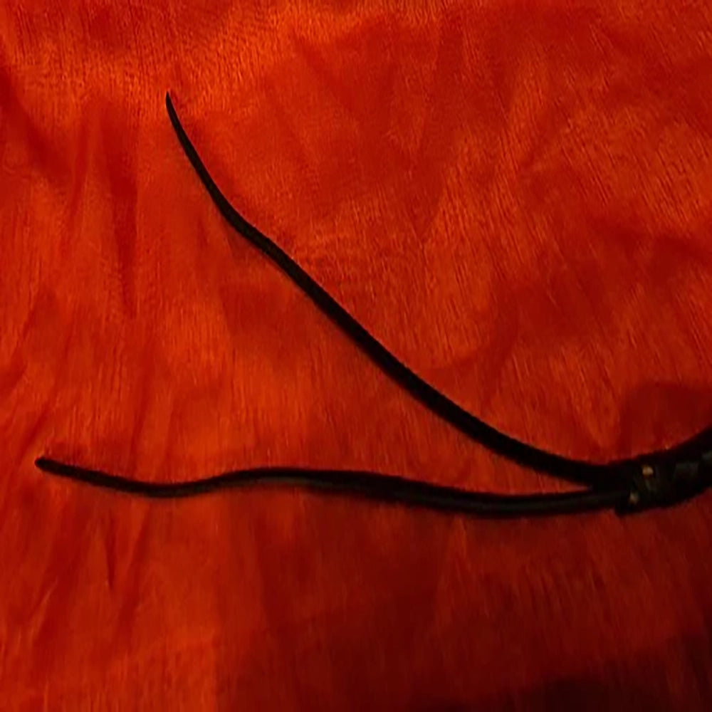 Detaljbild av delad ände med dubbelsnärt på BDSM-piska 120 cm från Chambers of Love