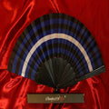 Solfjäder Fetishflagga svart blå randig handfläkt 42 cm pride från Chambers of Love