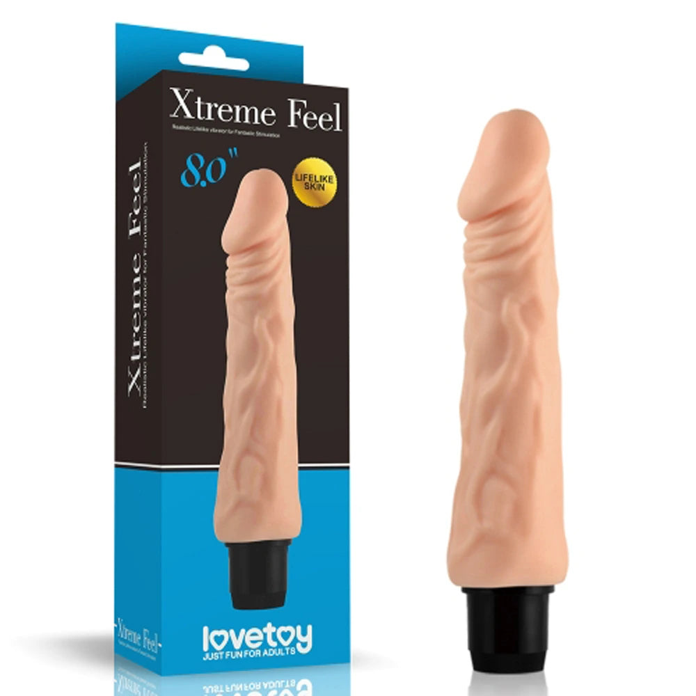 Realistisk vibrator rak – Xtreme Feel 8" Lovetoy – hudfärgad TPR cyberskin med ådror och ollon, blå förpackning från Chambers of Loves sortiment