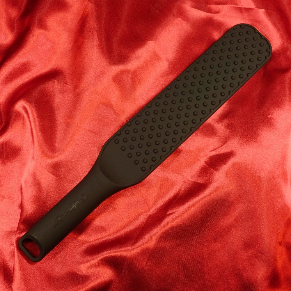 BDSM Silikonpaddel Avlång Liten knottrig svart medicinskt klassad silikon från Chambers of Love