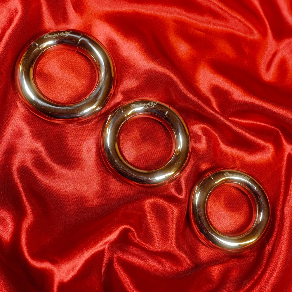 Tre magnetiska runda pungsträckare i storlekarna 35, 40 och 45 mm – gruppbild – Chambers of Love