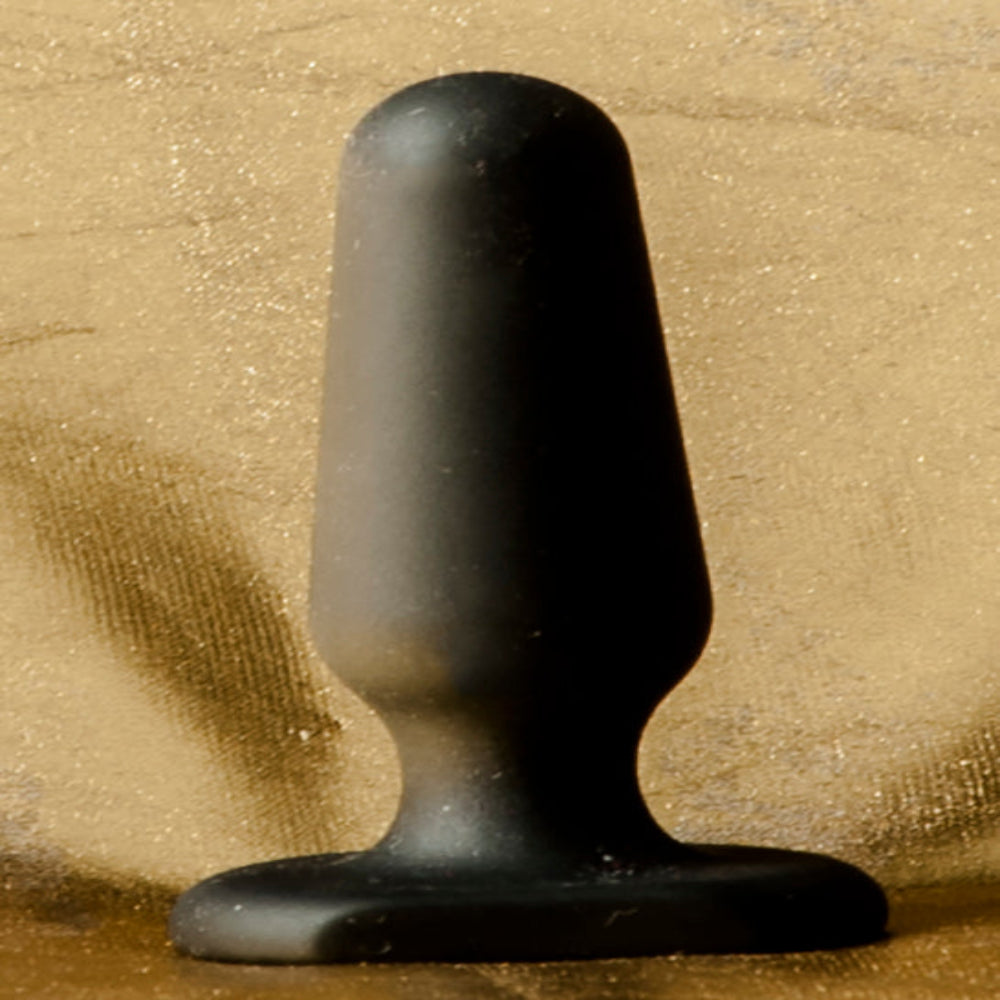 Mini analplug som  visar kompakt storlek och ergonomisk form på liten silikon analplug för nybörjare – Chambers of Love