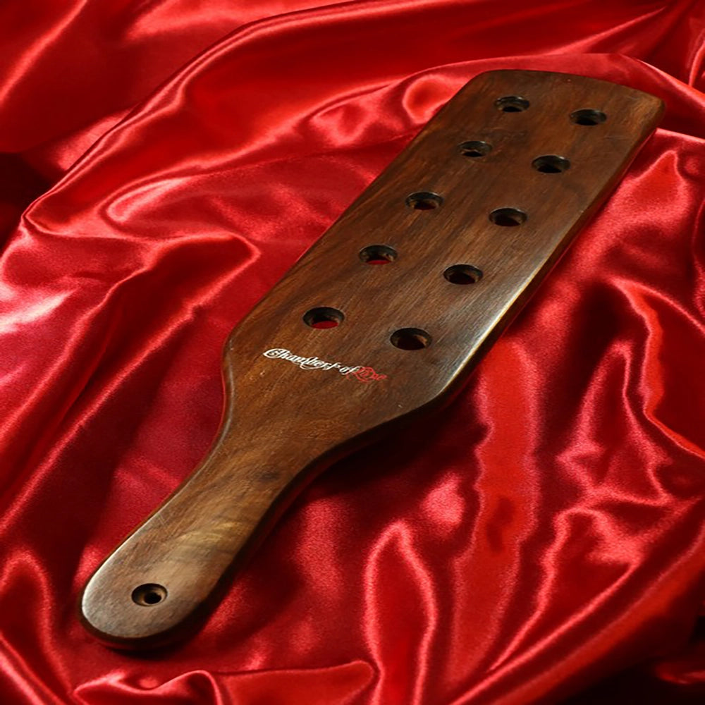 BDSM shesham-paddel storlek L från Chambers of Love för impact play med kraft och precision